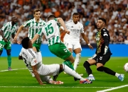 开云官方app入口-皇马客场击败比利亚雷亚尔，继续领跑西甲