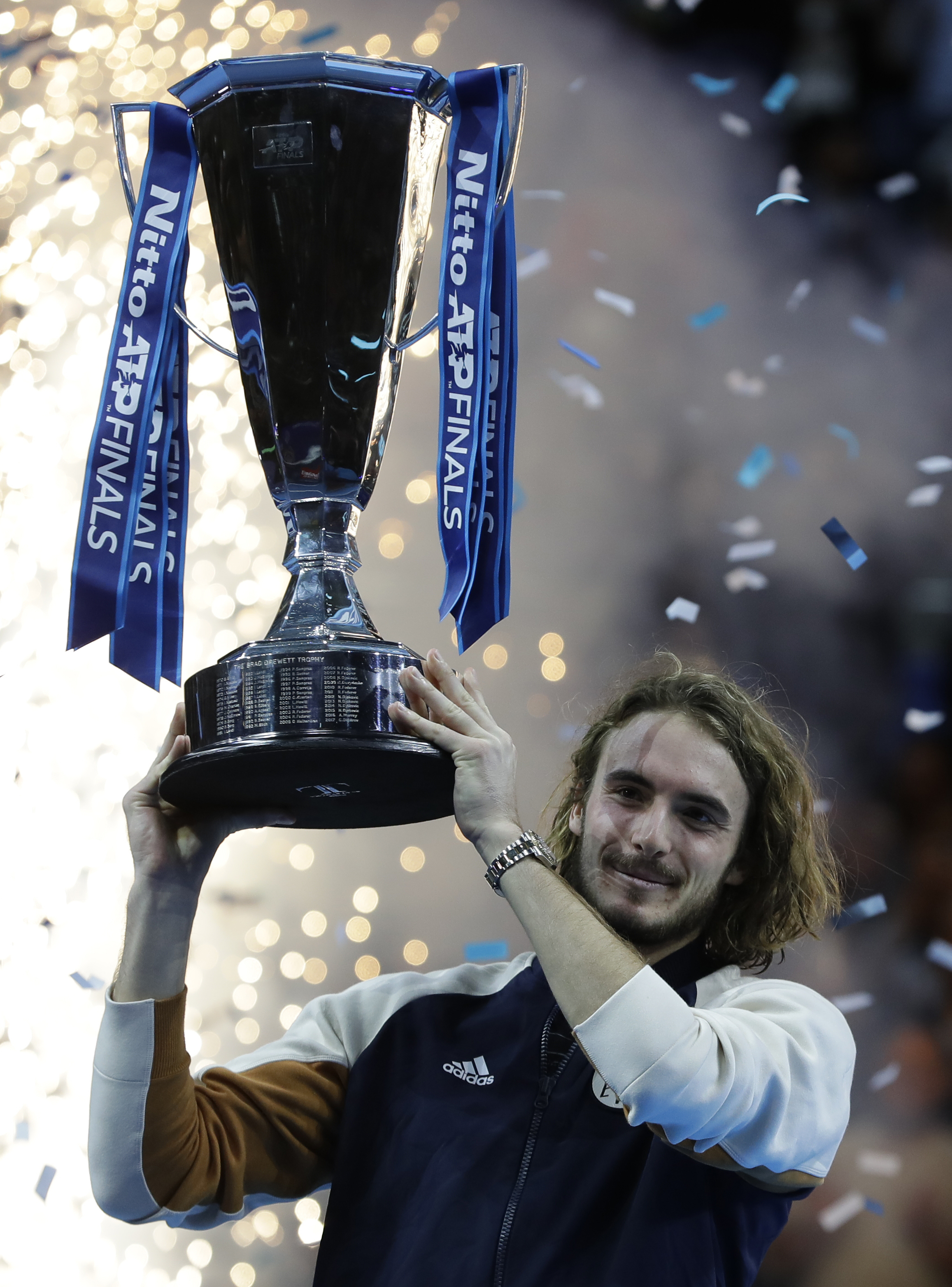 英国网球队绝杀世界网球队，西西帕斯爆发神勇的简单介绍