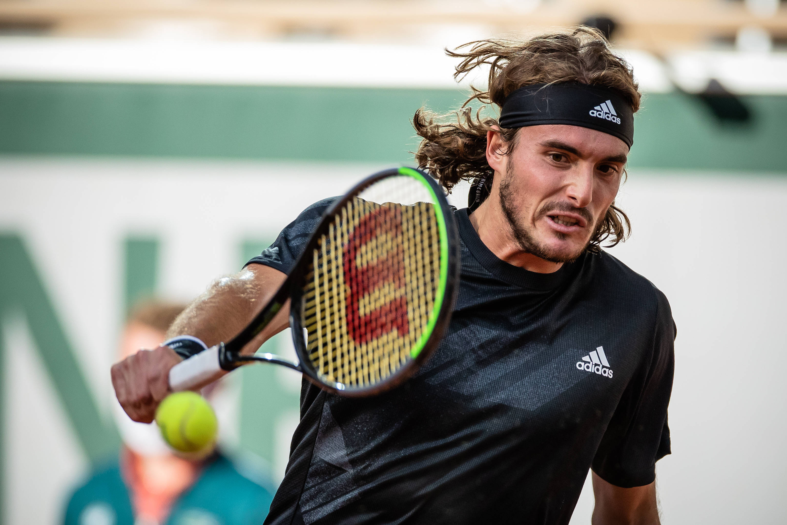 包含欧洲网球队完胜日本网球队，西西帕斯打破历史纪录的词条