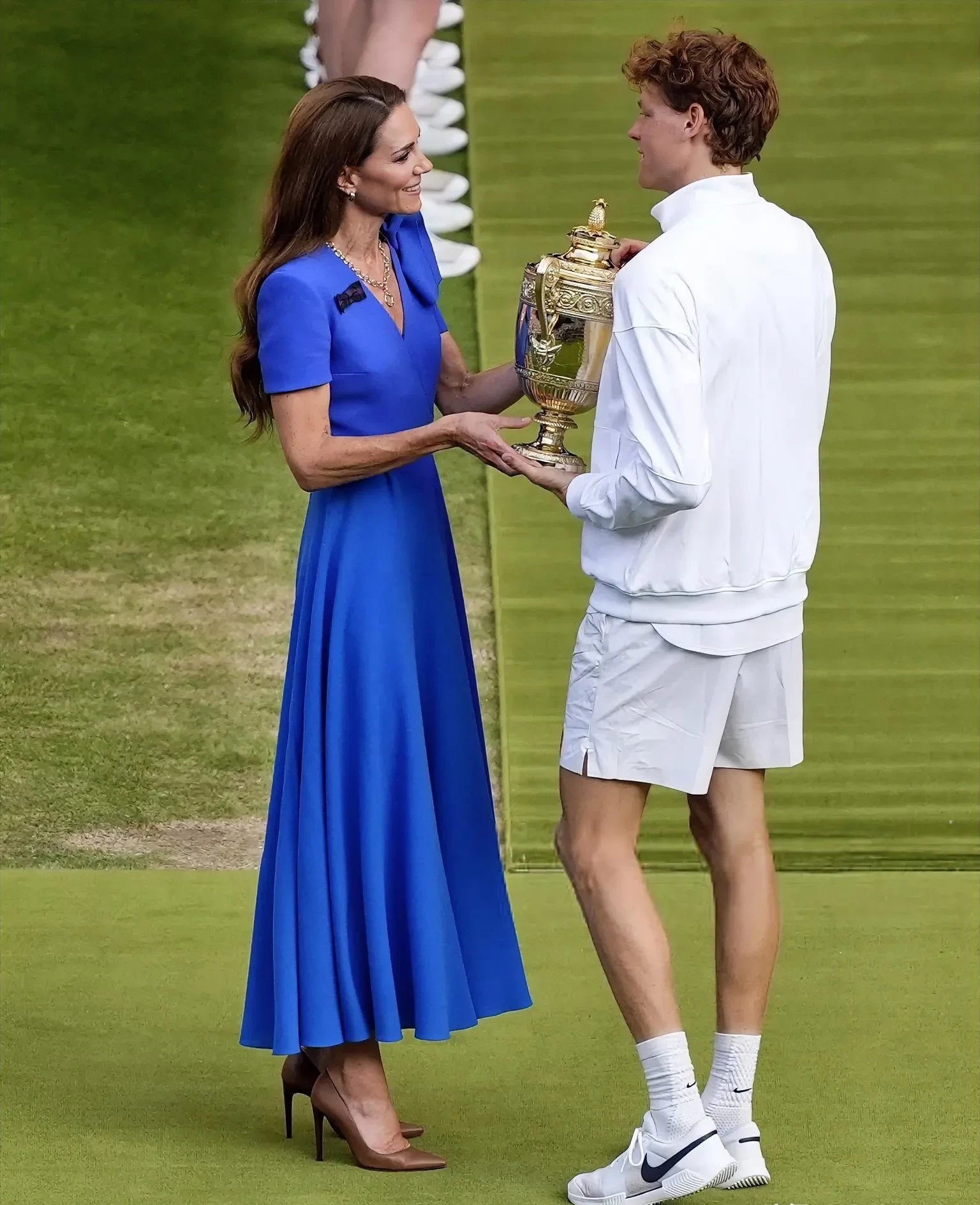 温网碾压戴维斯杯，辛纳扛起全队