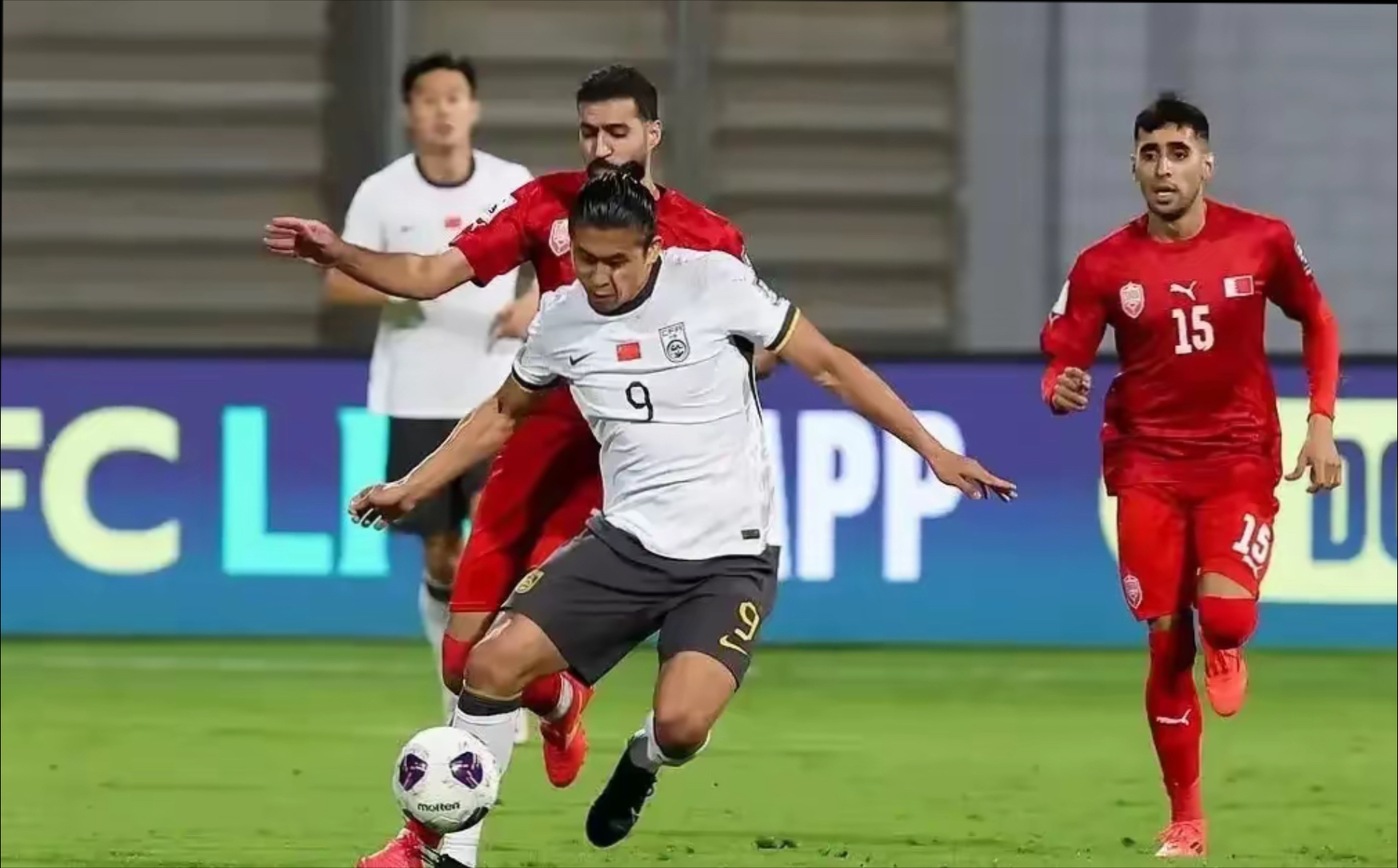 关于球队实力悬殊对决球迷热情不减的信息