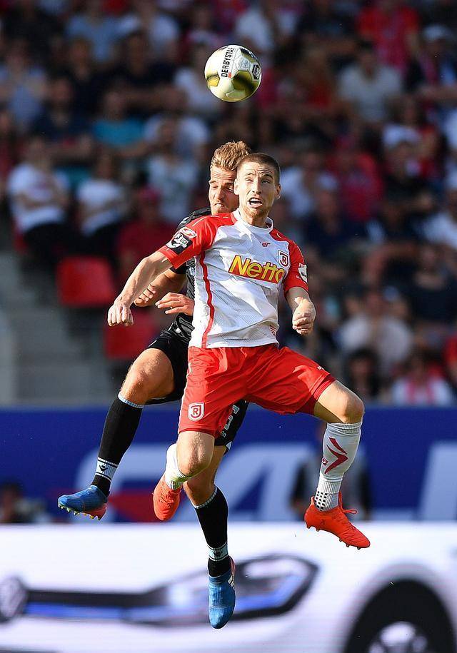 包含雷根斯堡客场击败劲敌，积分榜前列稳固位置的词条