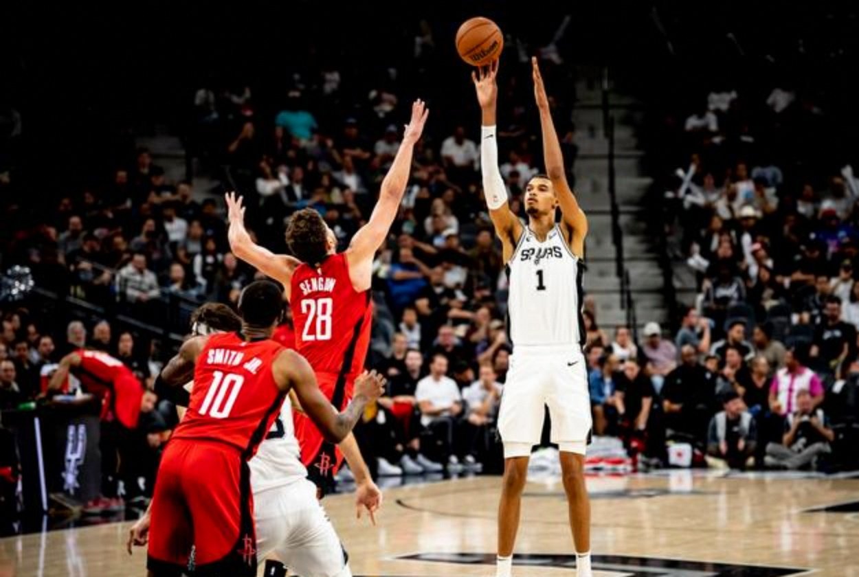 关于快船主场失利,莱昂纳德难以独挡一帜的信息 关于快船主场失利,莱昂纳德难以独挡一帜的信息