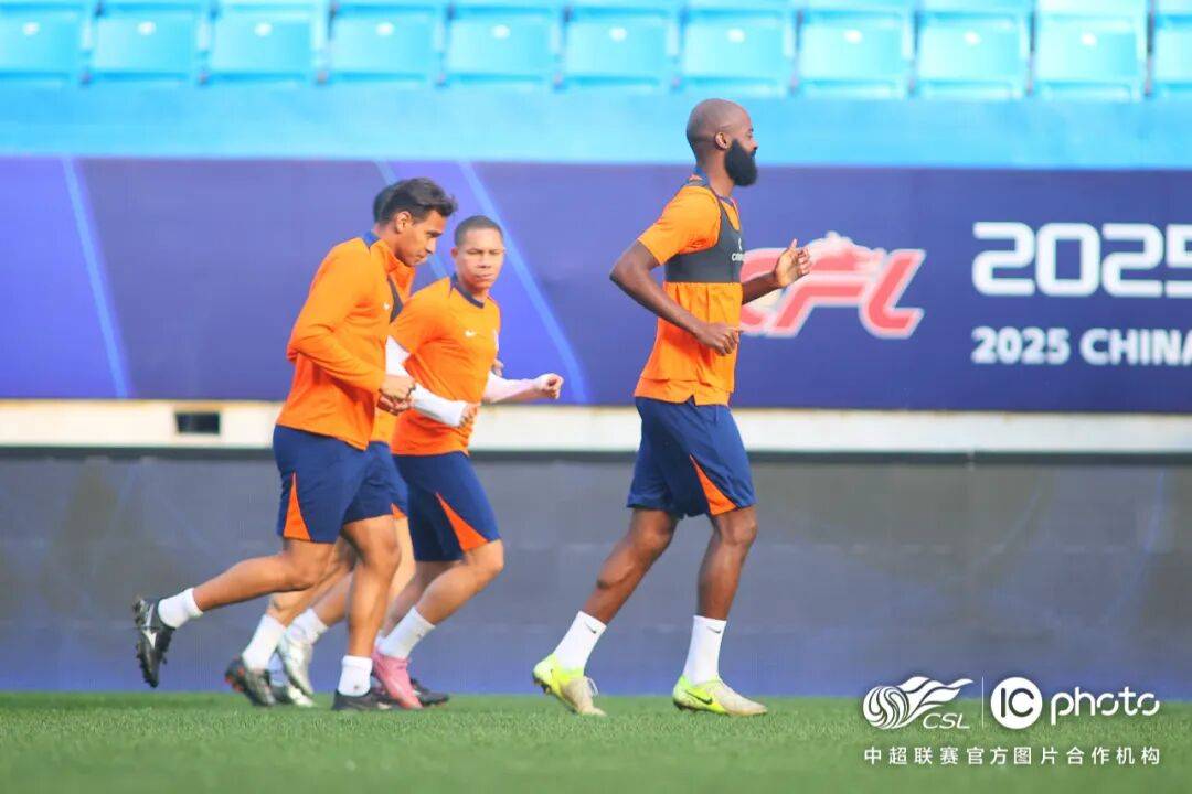 马赛斩获胜利，球队士气高涨的简单介绍