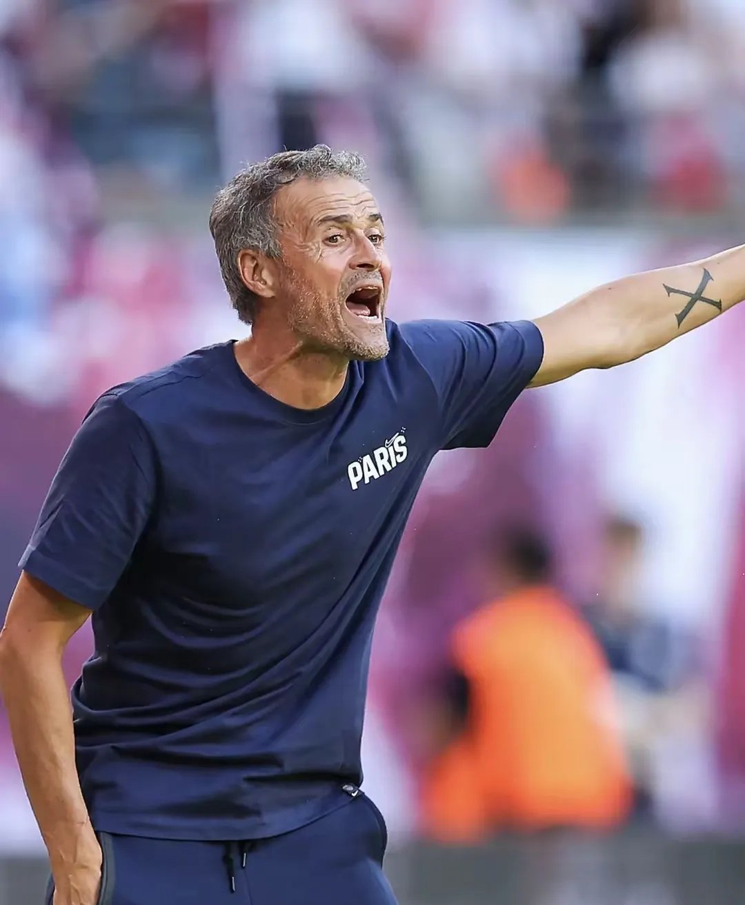 恩泽恩球员奋力扑救,绝杀对手赢得胜利的简单介绍 恩泽恩球员奋力扑救,绝杀对手赢得胜利的简单介绍