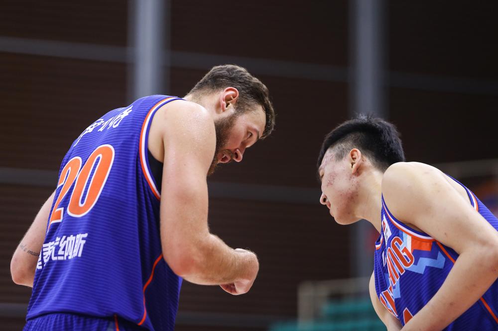 关于湖人力克天津队，周琦刷新纪录的信息