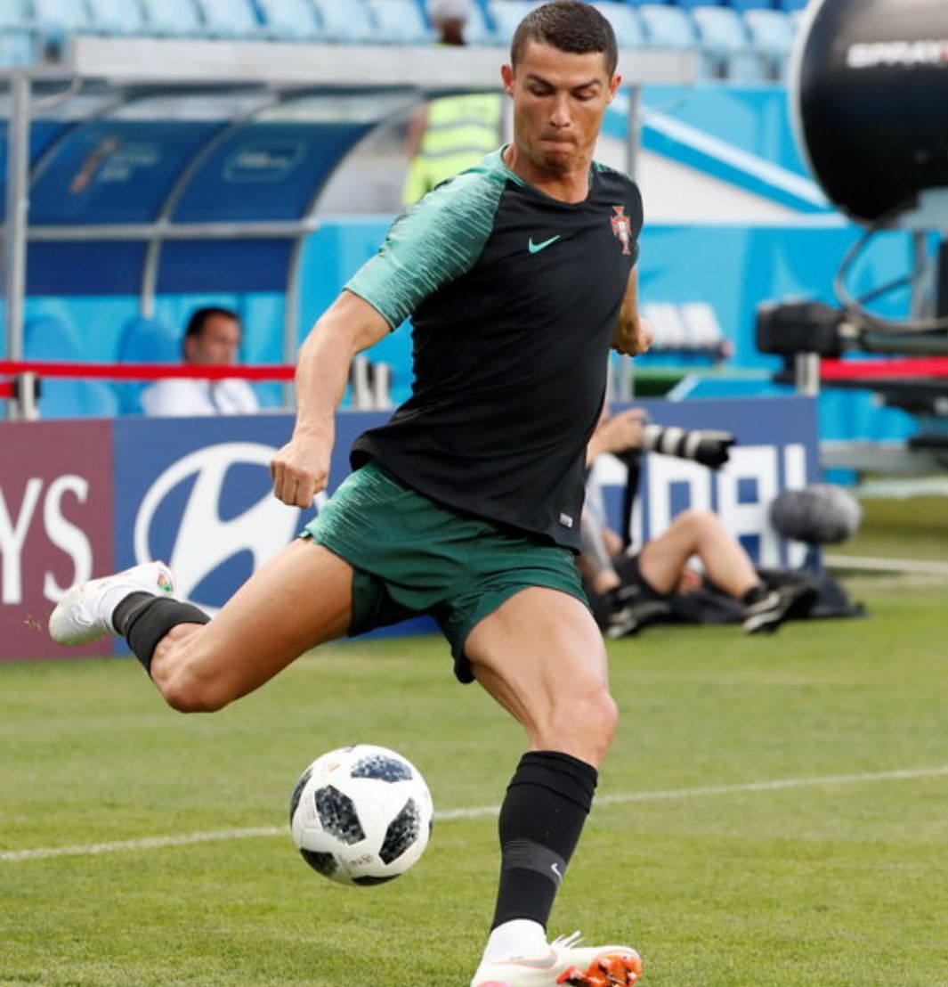 拜仁险胜阿森纳,皮克高光表现 拜仁险胜阿森纳,皮克高光表现