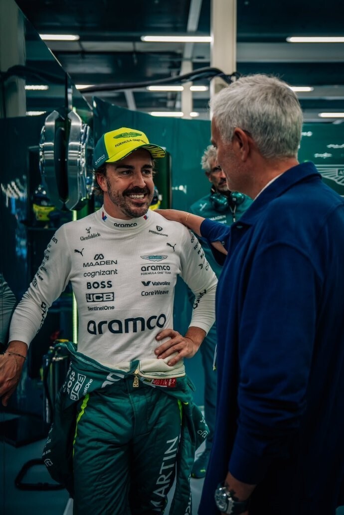 包含梅赛德斯横扫索伯车队,阿隆索关键制胜的词条 包含梅赛德斯横扫索伯车队,阿隆索关键制胜的词条