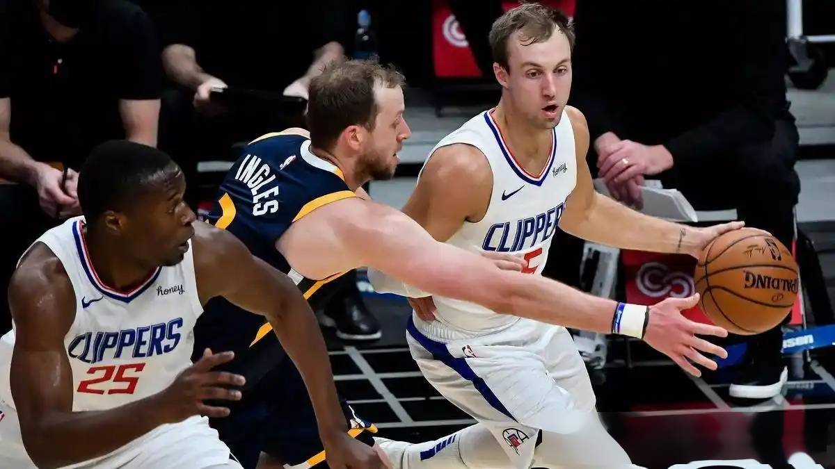 美国男篮横扫澳大利亚男篮,贝弗利爆发神勇 美国男篮横扫澳大利亚男篮,贝弗利爆发神勇