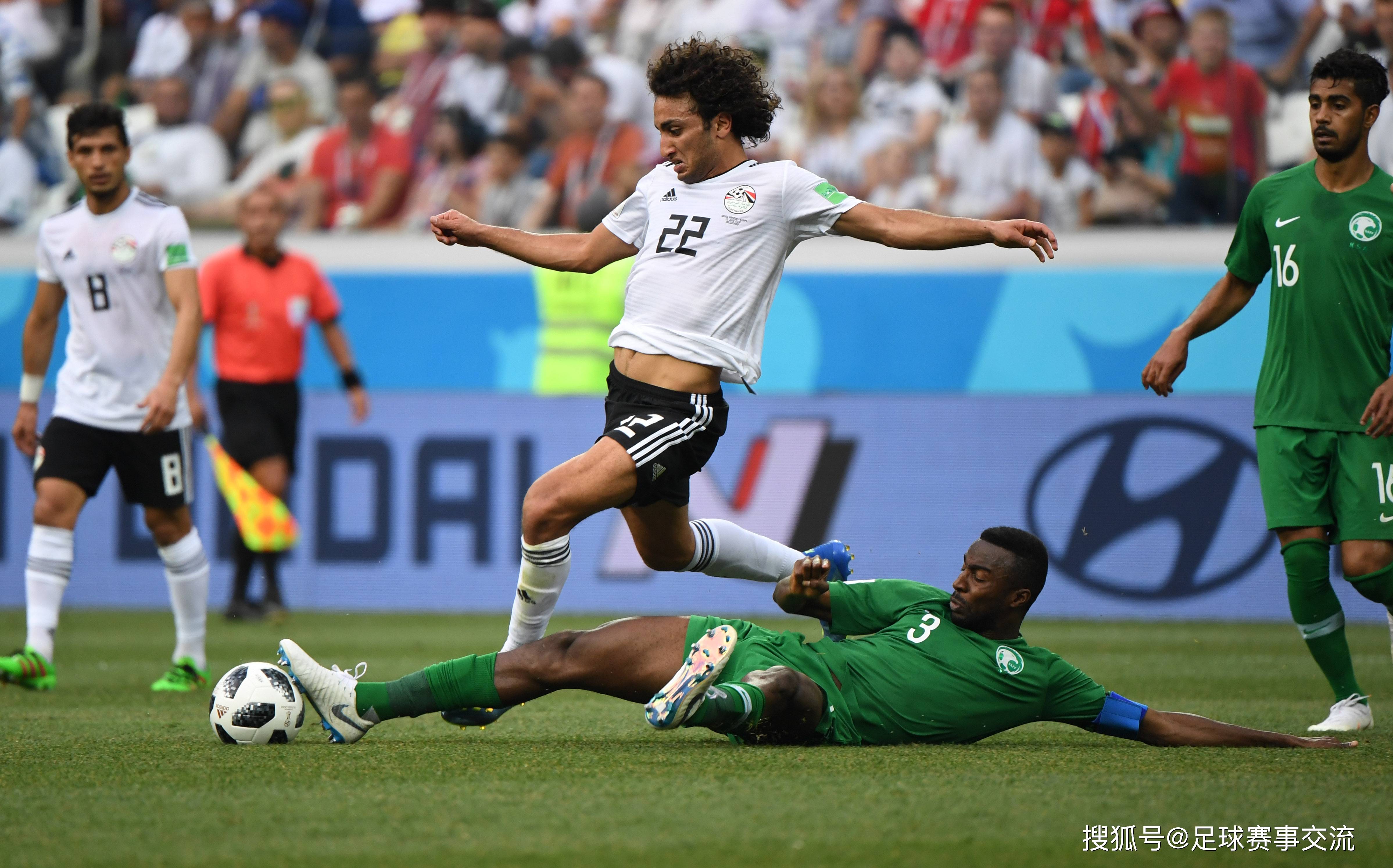 球场上风云变幻莫测,足球对决精彩绝伦 球场上风云变幻莫测,足球对决精彩绝伦