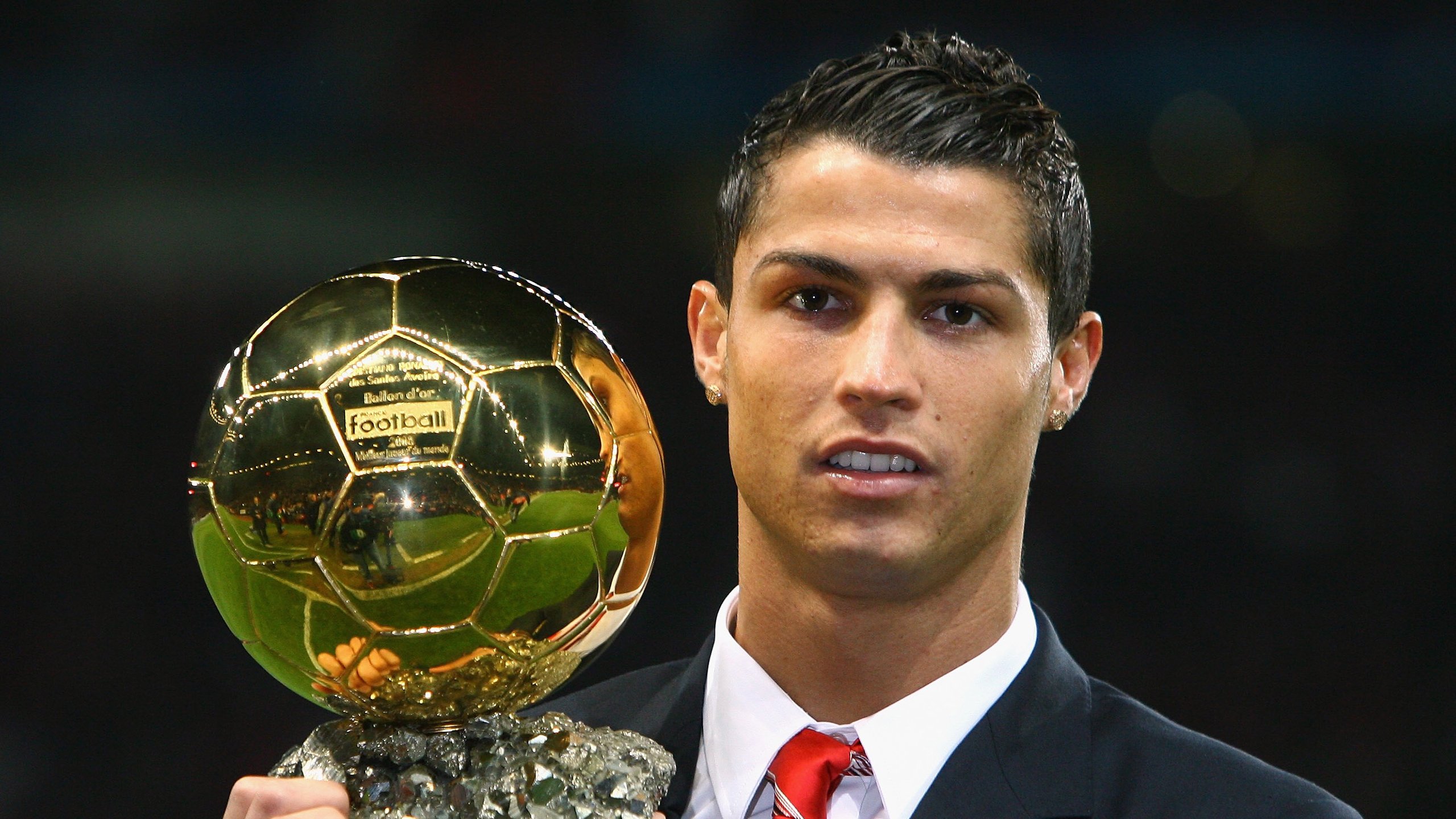 跨界巅峰,从圣保罗到斯台普斯,三笘薰的传奇一夜