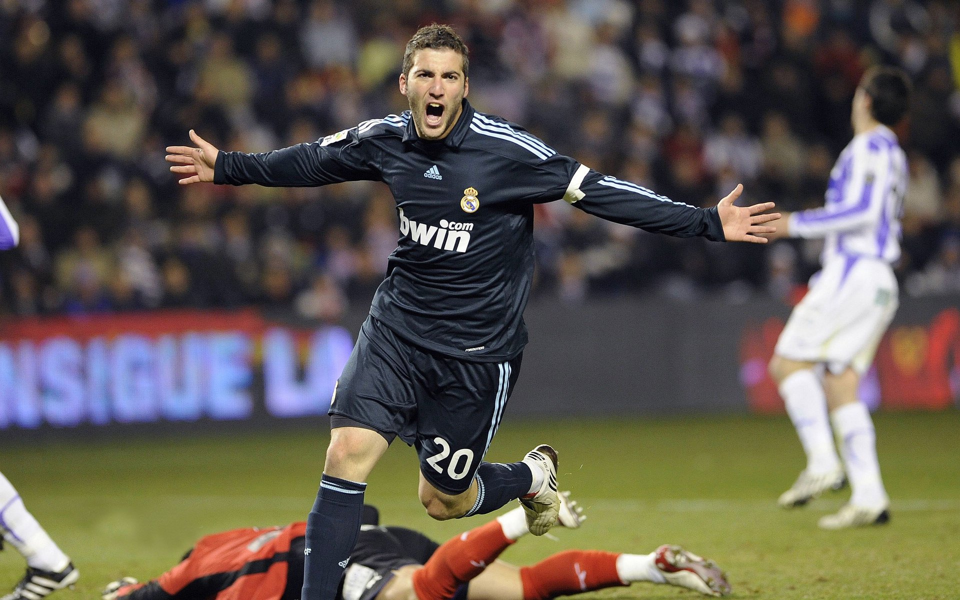 世界杯之夜,范弗利特关键回合不手软