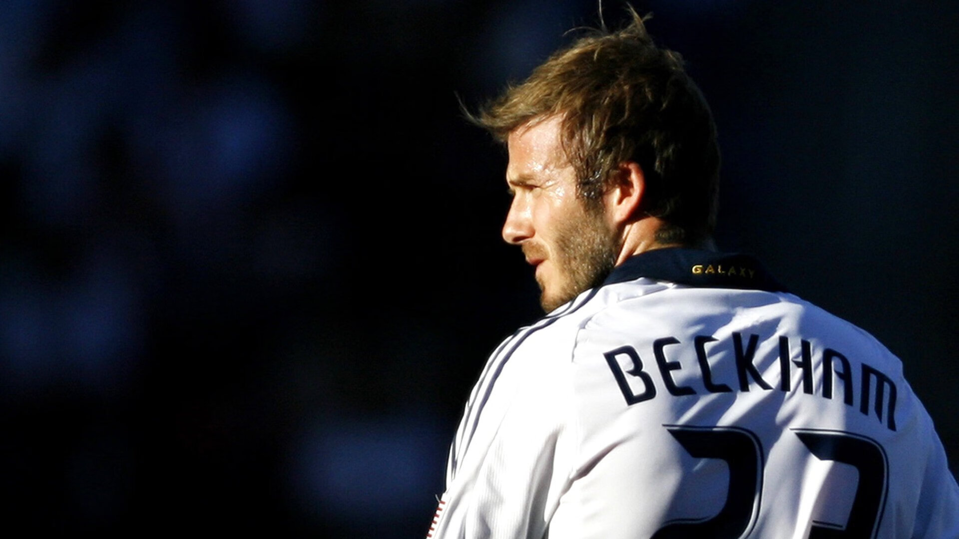 绿茵场上的逆袭,伊朗铁血击溃芬兰,萨拉赫用实力打破质疑