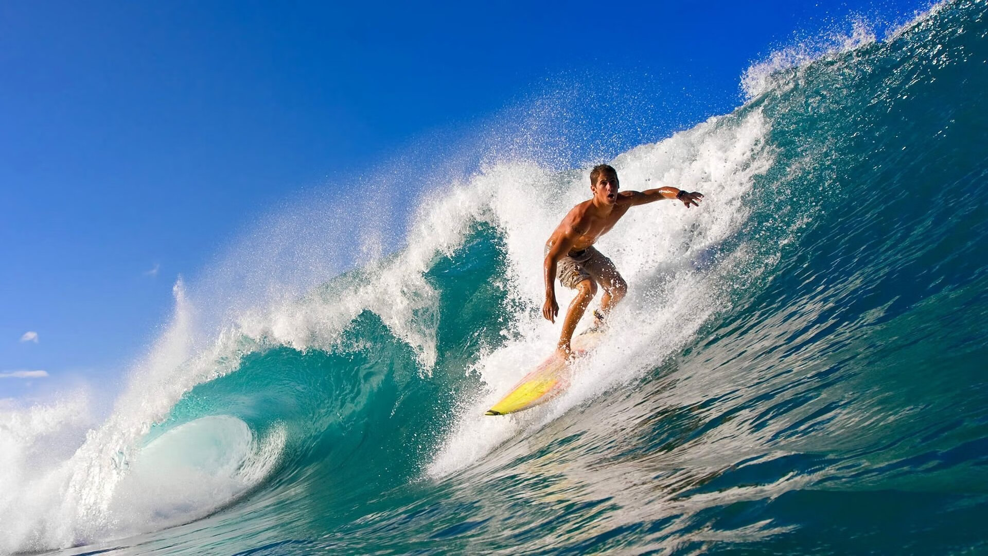 孤军奋战与团队险胜，维斯塔潘扛鼎之战，梅赛德斯如何绝境求生